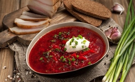 З вишнею, грибами, айвою, чорносливом, галушками та крем-борщ: 10 незвичайних рецептів борщу