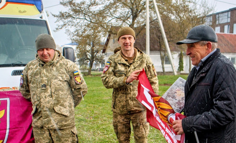 Улашанівська громада передала черговий автомобіль швидкої допомоги для потреб ЗСУ