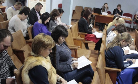 «Протягом» чи «на протязі»? В Попасній працівники міськради перевірили знання державної мови: відео