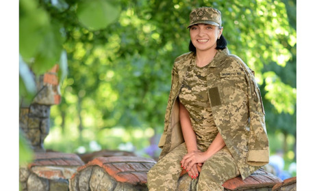 Тримає зв'язок: Катерина Слободчикова з Білопілля виконує військовий обов'язок біля кордону з росією