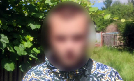 На Хмельниччині поліцейські оголосили підозру шахраю, який продавав в інтернеті неіснуючі товари