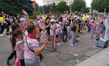 Ігри, конкурси, флешмоби, майстер-класи: як розважали дітей в Кагарлику