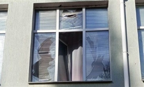 Армія рф на Херсонщині поцілила у освітній заклад, магазин, житлові будинки