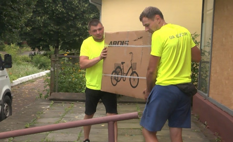 Шосткинський центр соціального обслуговування отримав 15 електробайків