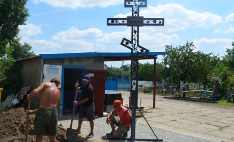 Меценат з Одеси облагороджує біляївське кладовище 