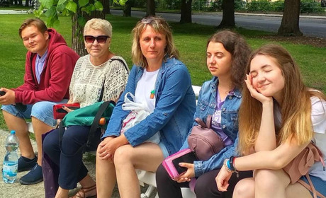 У Корюківці батьки подарували випускникам закордонну подорож