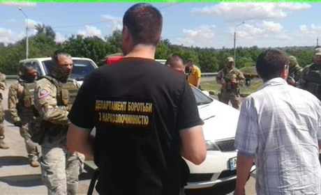 Затримали групу наркозбувачів