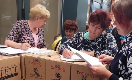 Петропавлівці вчергове отримували гуманітарну допомогу та приймали привітання