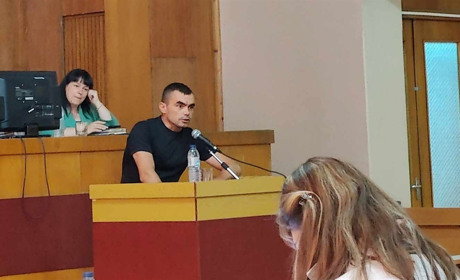«Що ви зробили як депутати?» Активіст на сесії пояснив, чому він покидає озеро на «Фрегаті»