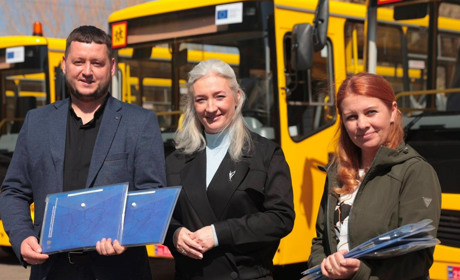 Жмеринська громада отримала ще два шкільні автобуси: безкоштовний проїзд для всіх учнів