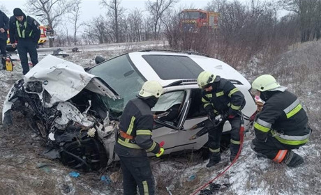 На трасі під Ізмаїлом серйозна ДТП: водійка затиснута у BMW, 4 потерпілих