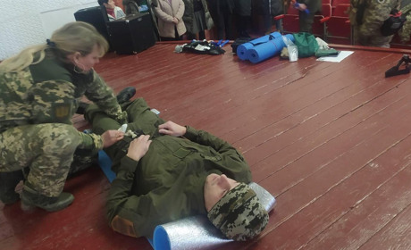 Знання, які рятують: ДФТГ "Вир" навчає білопільців виживати при пораненні і під час обстрілів