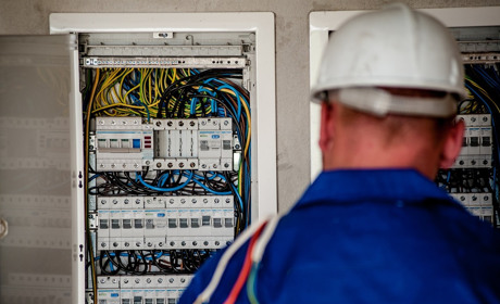 Через планові ремонти у Сватівському районі частково не буде світла: графік відключень на 24 вересня