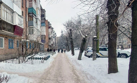 На Житомирщині чоловік посварився з цивільною дружиною та підпалив квартиру в якій були люди