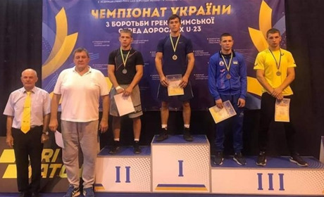 Срібло та бронзу вибороли жмеринчани на Чемпіонаті України з греко-римської боротьби в Ужгороді
