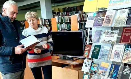 Новини воєнного часу. Старокостянтинівщина. Про хабар за крадіжку, виставку та маскувальні сітки