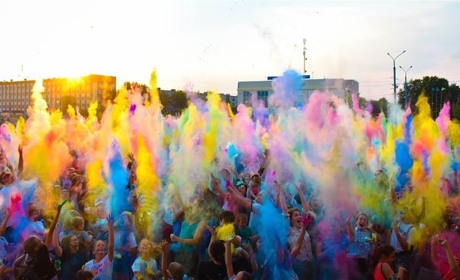 Фестиваль муралів «Кольоровий Схід» шукає у Сватовому волонтерів для втілення художнього проєкту