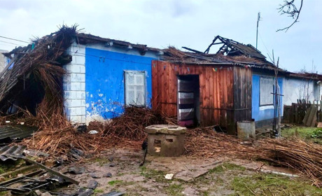 Пожежа у приватному будинку у Біляївці: згорів дах, завалилась стеля. Господарі просять допомоги