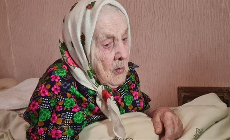 Наша 100-річна землячка Антоніна Запольська щоденно молиться за воїнів ЗСУ