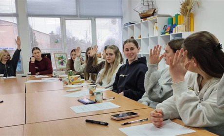 Друга хвиля клубу для дівчат: у Сарнах шукають учасниць у ком’юніті саморозвитку