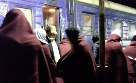 «Замість 11 годин їхали 18»: пасажир розповів про «замінування» потягу, який їхав до Херсона