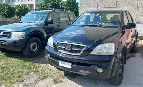 Нетішинська громада придбала ще 2 автомобілі для наших воїнів на схід