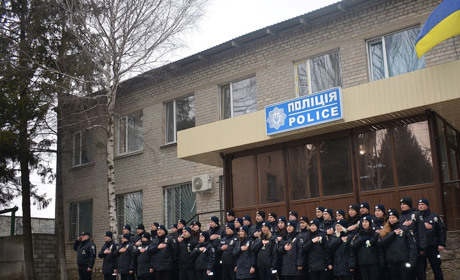 Колишньому поліціянту Волноваської громади загрожує 10 років за ґратами — Прокуратура