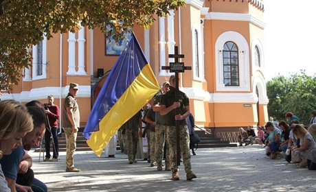 Громада Сміли прощалася із захисником Олександром Карповим