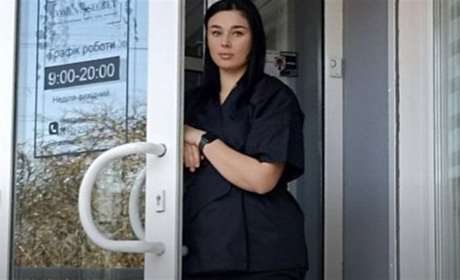 "Коли заходила, очі були перелякані": переселенка з Херсонщини відкрила студію краси в Житомирі