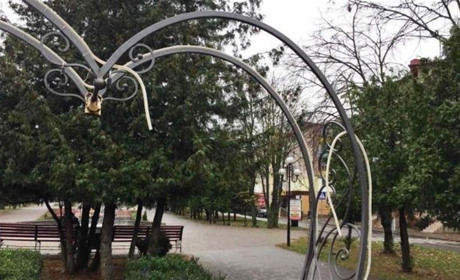 “Серце” центральної алеї у Сарнах постраждало