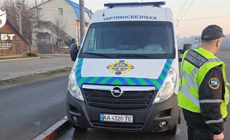 На Київщині посилили контроль за вагою вантажівок: на дорогах працюватимуть 30 екіпажів