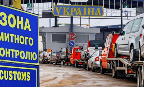 Пільгове розмитнення авто: допомога волонтерам чи спекулянтам?