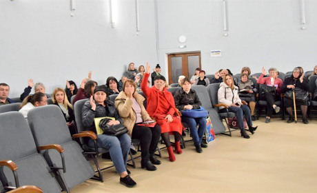 Якою буде алея Героїв у Жмеринці: з родинами загиблих захисників обговорили ескізи