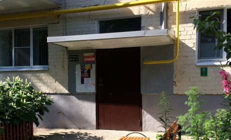 В Попасній планують встановити металеві двері в під’їздах будинків: дізнались де і скільки