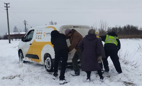 Білопільські поліцейські продовжують надавати допомогу учасникам дорожнього руху