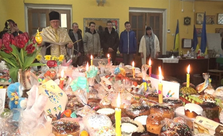 Шосткинці приготували і освятили пасхальні дари для захисників України