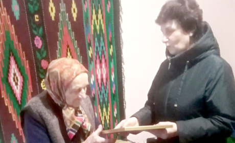 90-річний ювілей відзначила жителька села Мамаївці Аделя Василівна Микулинська