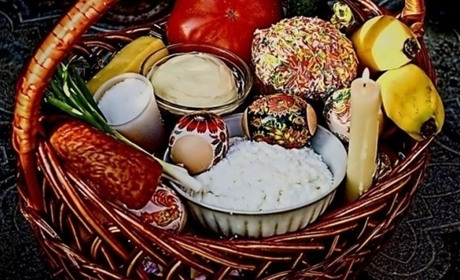 Золотоніські священники пропонують людям залишатися вдома і  освятити паски біля помешкань