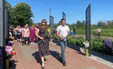 У Миколаївці напередодні Дня Героїв вшанували борців за волю та незалежність України
