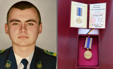 Рідні полеглого захисника Дениса Голода отримали його державну нагороду