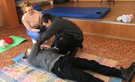 Азам першої домедичної допомоги навчають у шосткинському коледжі