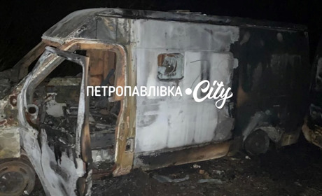 Петропавлівка під ударом ворожого БпЛА: згоріло авто