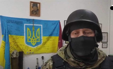 «Тут вчили вбивати людей»: Окупанти «виявили» у Херсоні «музей звірств фашистів» (ВІДЕО)