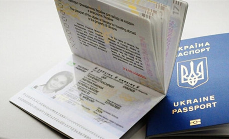 Продовжити термін дії закордонного паспорта тепер можливо: що варто знати