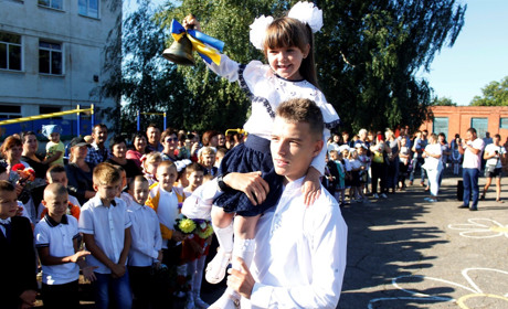 В освітніх закладах Попаснянської та Гірської громад відзначили День знань: фото зі свята