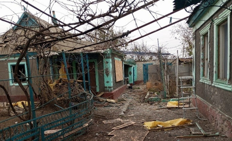 Російські окупанти атакують Херсонщину: пошкоджені багатоповерхівки та приватні будинки