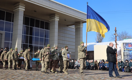 Громада Сміли прощалася із захисником Олександром Штаньком