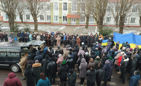 У Киселеві провели в останню путь Героя-захисника Анатолія Філіпчука