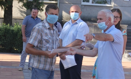 У Калинівській райраді будівельників привітали зі святом