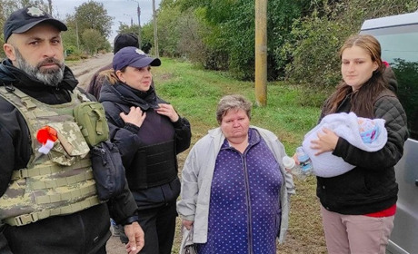 З прифронтового села евакуювали матір з немовлям